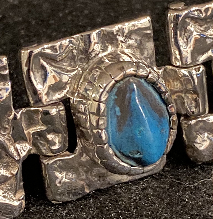  Detail from the bracelet. 