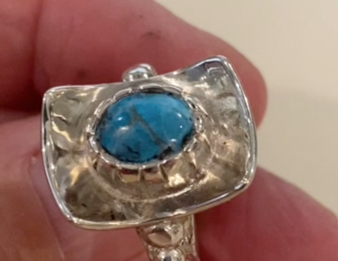  This ring is the perfect accompaniment for the bracelet shown in the next section. 